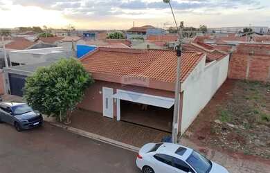 Imagem: A casa à venda possui 3 Dormitórios, 2 Banheiros, 3 Vagas
