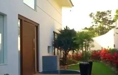 Imagem: A casa em condomínio possui 5 Dormitórios, 5 Banheiros, 2