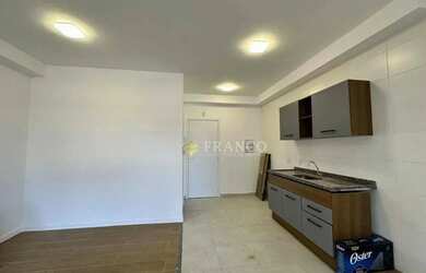 Imagem: O apartamento possui 1 Dormitório, 1 Banheiro, 1 Vaga na garagem