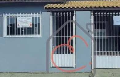 Imagem: A casa possui 2 Dormitórios, 2 Banheiros, 2 Vagas na garagem