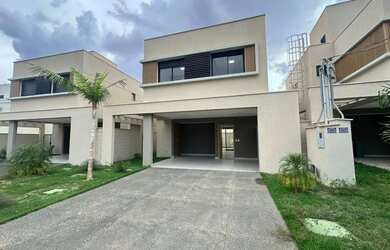 Imagem: A casa em condomínio possui 4 Dormitórios, 5 Banheiros, 181m²