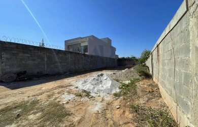 Imagem: O terreno possui 350m² de Área e está localizado em Village