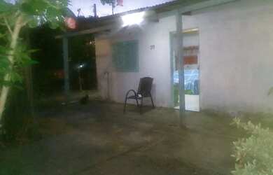 Imagem: A casa possui 2 Dormitórios, 1 Banheiro, 1 Vaga na garagem