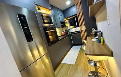 Imagem: O apartamento possui 2 Dormitórios, 1 Banheiro, 1 Vaga na garagem