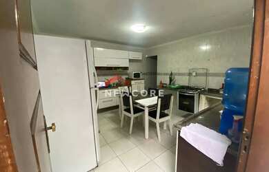 Imagem: A casa possui 4 Dormitórios, 2 Banheiros, 2 Vagas na garagem