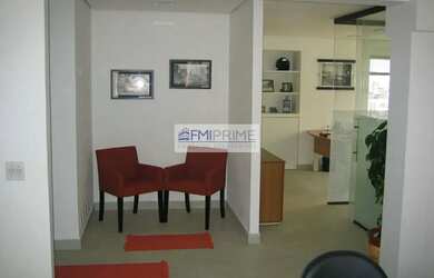 Imagem: O depósito possui 2 Vagas na garagem, 67m² de Área e está