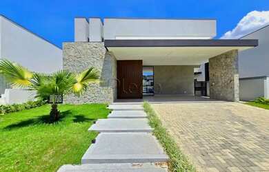 Imagem: A casa em condomínio possui 3 Dormitórios, 2 Banheiros, 4