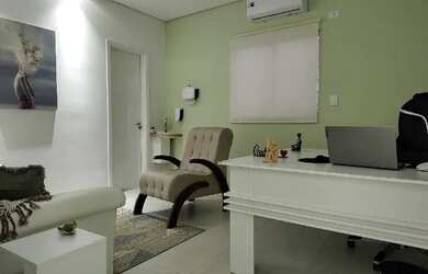 Imagem: O depósito possui 4 Vagas na garagem, 200m² de Área e está