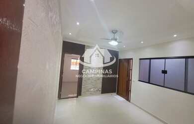 Imagem: A casa possui 2 Dormitórios, 1 Banheiro, 2 Vagas na garagem