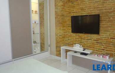 Imagem: A casa possui 3 Dormitórios, 4 Banheiros, 5 Vagas na garagem