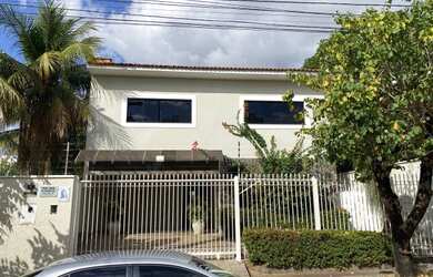 Imagem: A casa possui 4 Dormitórios, 5 Banheiros, 5 Vagas na garagem