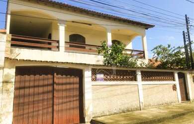 Imagem: A casa possui 4 Dormitórios, 4 Banheiros, 2 Vagas na garagem