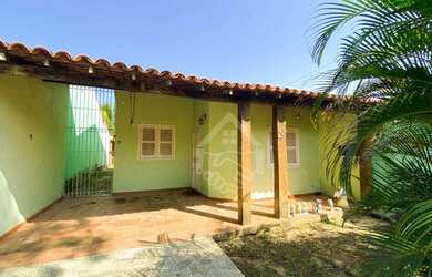 Imagem: A casa possui 2 Dormitórios, 2 Banheiros, 1 Vaga na garagem