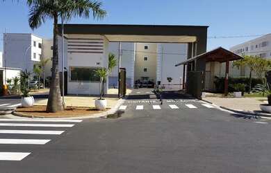 Imagem: O apartamento possui 2 Dormitórios, 1 Banheiro, 1 Vaga na garagem