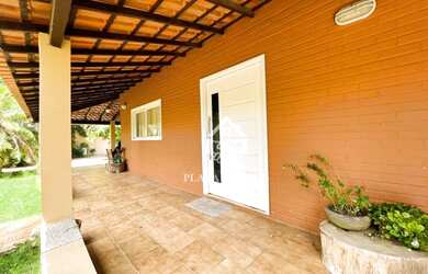 Imagem: A casa possui 2 Dormitórios, 3 Banheiros, 4 Vagas na garagem