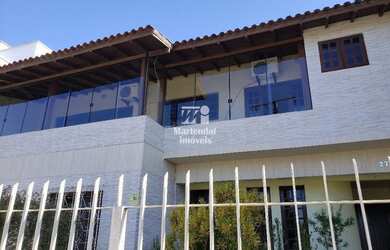 Imagem: A casa possui 4 Dormitórios, 4 Banheiros, 4 Vagas na garagem