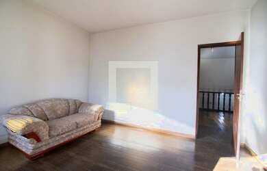 Imagem: A casa possui 3 Dormitórios, 3 Banheiros, 3 Vagas na garagem