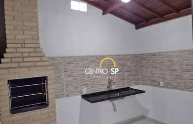 Imagem: A casa possui 2 Dormitórios, 2 Banheiros, 2 Vagas na garagem