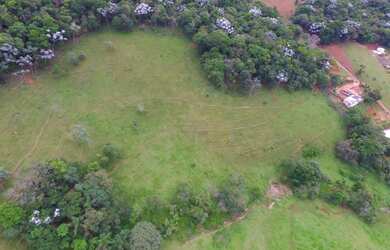 Imagem: O terreno possui 600m² de Área e está localizado em Centro
