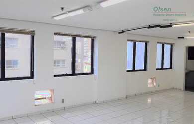 Imagem: O depósito possui 1 Vaga na garagem e 51m² de Área e está