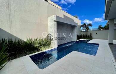 Imagem: A casa possui 4 Dormitórios, 5 Banheiros e 325m² de Área