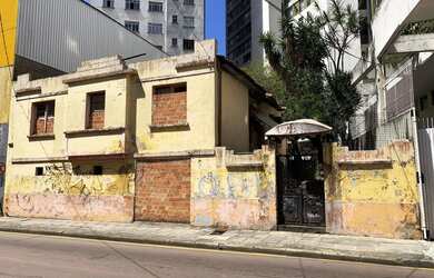 Imagem: O terreno possui 402m² de Área e está localizado em Centro