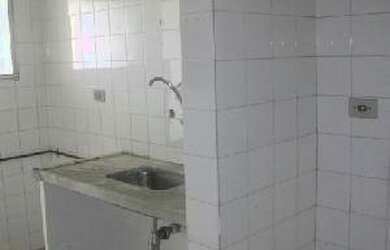 Imagem: O apartamento possui 2 Dormitórios, 1 Banheiro, 1 Vaga na garagem