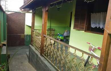 Imagem: A casa possui 5 Dormitórios, 4 Banheiros, 2 Vagas na garagem