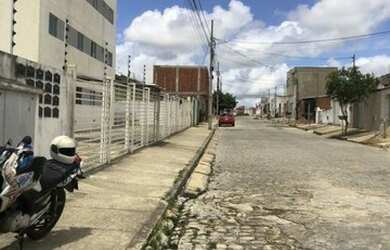 Imagem 3: Apartamento para Venda em Campina Grande, Ramadinha, 2 dormitórios, 1 banheiro, 1 vaga
