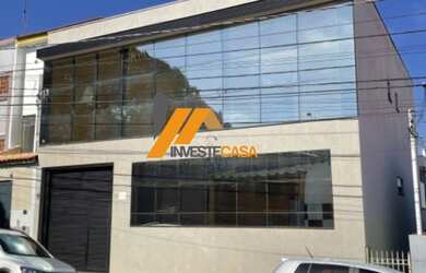 Imagem: O depósito possui 5 Vagas na garagem, 370m² de Área e está