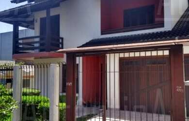 Imagem: A casa possui 3 Dormitórios, 2 Banheiros, 3 Vagas na garagem