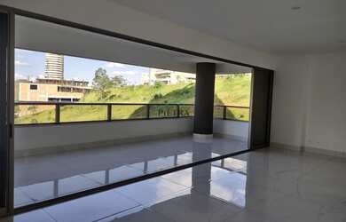 Imagem: O apartamento possui 4 Dormitórios, 4 Banheiros, 4 Vagas na