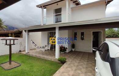 Imagem: A casa possui 3 Dormitórios, 2 Banheiros, 4 Vagas na garagem