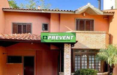 Imagem: A casa possui 2 Dormitórios, 4 Banheiros, 2 Vagas na garagem