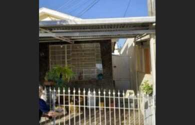 Imagem: A casa possui 3 Dormitórios, 1 Banheiro, 3 Vagas na garagem