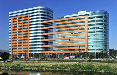 Imagem: O depósito possui 5 Vagas na garagem, 908m² de Área e está