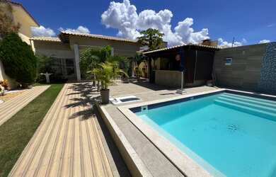 Imagem: A casa possui 3 Dormitórios, 3 Banheiros, 3 Vagas na garagem