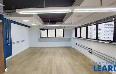 Imagem: O depósito possui 2 Vagas na garagem, 110m² de Área e está