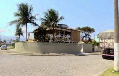 Imagem: A casa possui 4 Dormitórios, 5 Banheiros, 2 Vagas na garagem