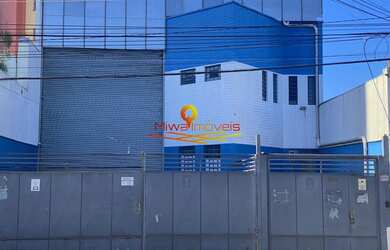 Imagem: O depósito possui 4 Vagas na garagem, 650m² de Área e está