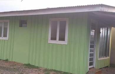 Imagem: A casa possui 1 Dormitório, 1 Banheiro, 1 Vaga na garagem e