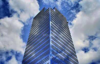 Imagem: O depósito à venda possui 5 Vagas na garagem e 530m² de Área