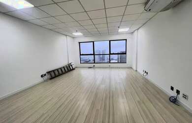 Imagem: O depósito possui 1 Vaga na garagem e 46m² de Área e está