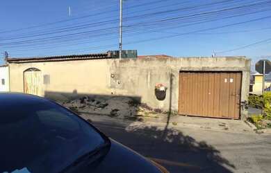 Imagem: A casa possui 3 Dormitórios, 2 Banheiros, 3 Vagas na garagem