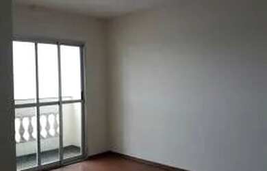 Imagem: O apartamento possui 3 Dormitórios, 1 Banheiro, 2 Vagas na