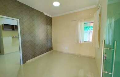 Imagem: A casa possui 2 Dormitórios, 1 Banheiro, 2 Vagas na garagem