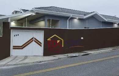 Imagem: A casa possui 3 Dormitórios, 3 Banheiros, 2 Vagas na garagem