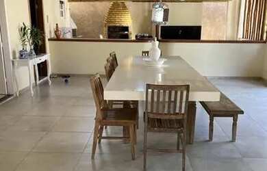 Imagem: A casa possui 5 Dormitórios, 5 Banheiros, 5 Vagas na garagem