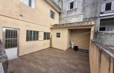 Imagem: A casa possui 2 Dormitórios, 2 Banheiros, 70m² de Área e