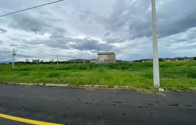 Imagem: O terreno possui 240m² de Área e está localizado em Porto